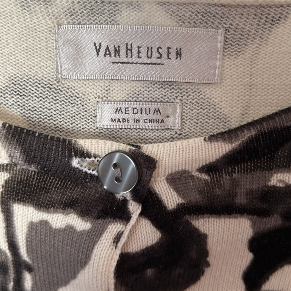 Women’s Van Heusen Floral Cardigan MEDIUM - BRAND NEW NO TAGS - Picture 3 of 6